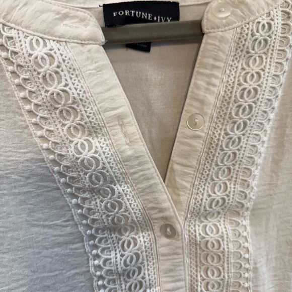 Elegant White Button-Down Blouse - Picture 2 of 4